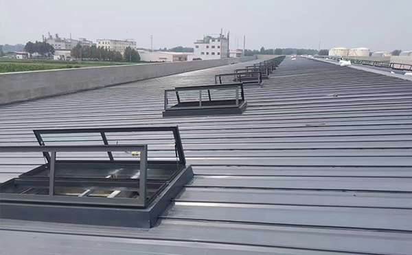 某中学室内体育馆温宿排烟窗改造项目