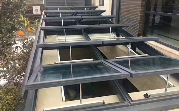 某轨道交通车辆维修车间温宿排烟窗应用