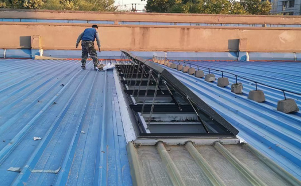 某区域性物流仓储中心温宿排烟窗系统安装项目