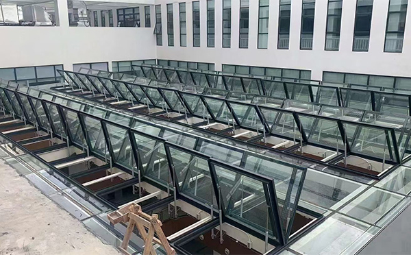 百安科技有限公司近期温宿排烟窗项目案例分享 百安科技有限公司近期温宿排烟窗项目案例分享