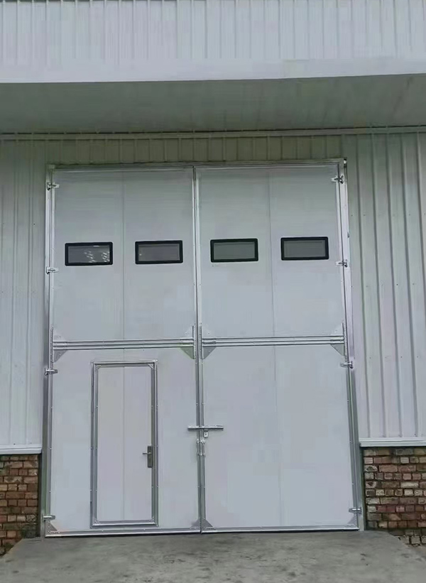 温宿工业门在设备装配车间出入口的实施记录